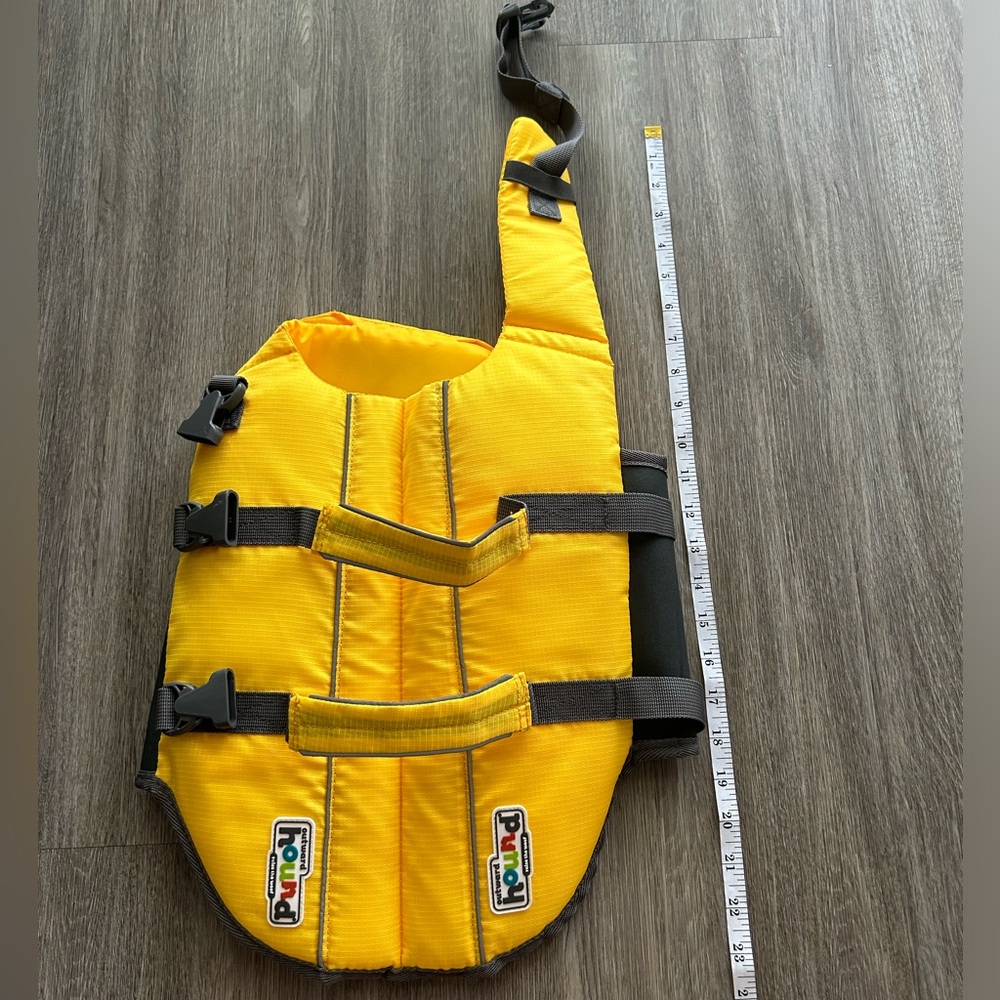 Outward Hound Doggy Lifejacket!